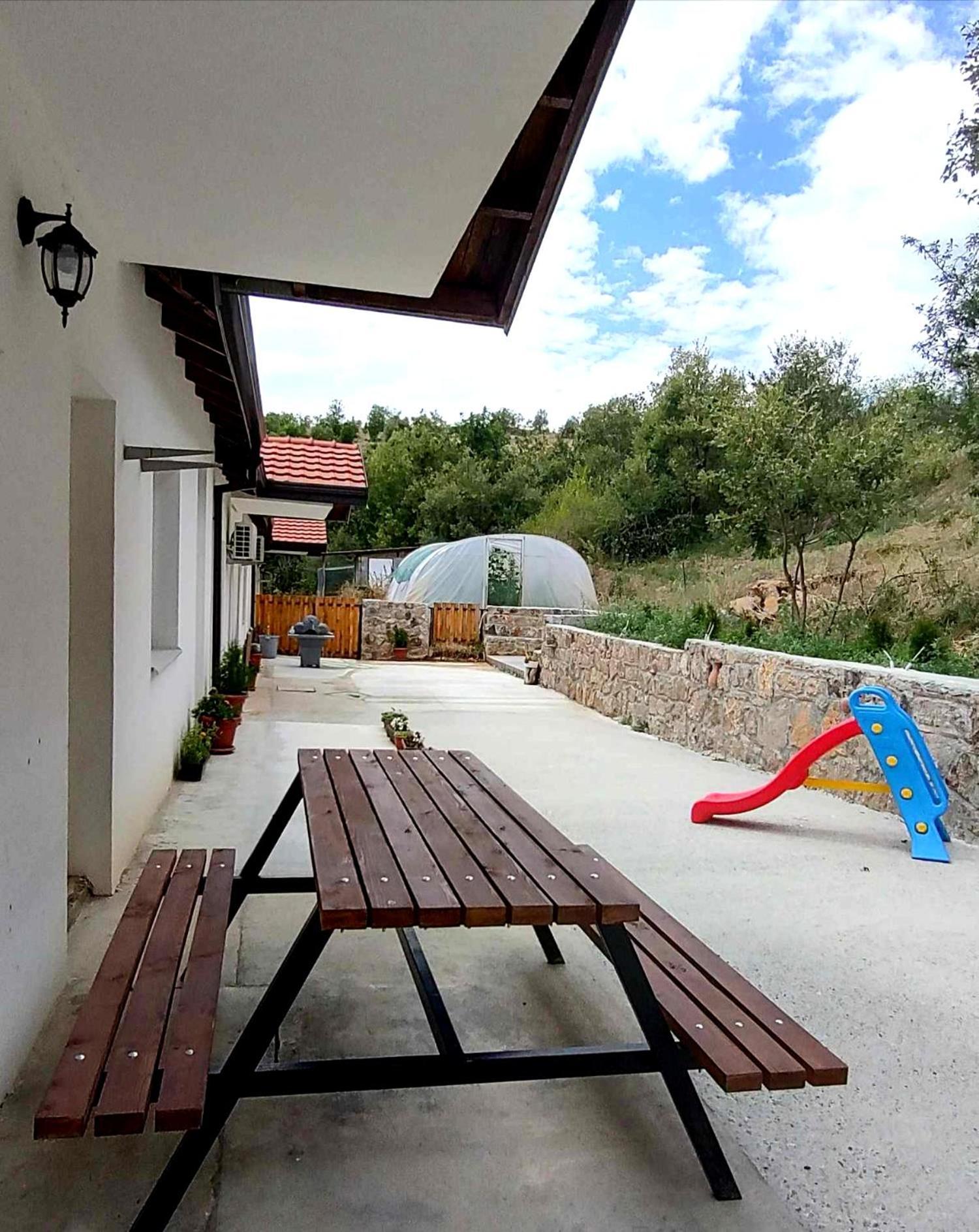 Lesnovo House Tomevski Exterior photo